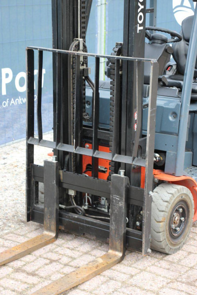Electric forklift Toyota 8FBE15T: picture 10