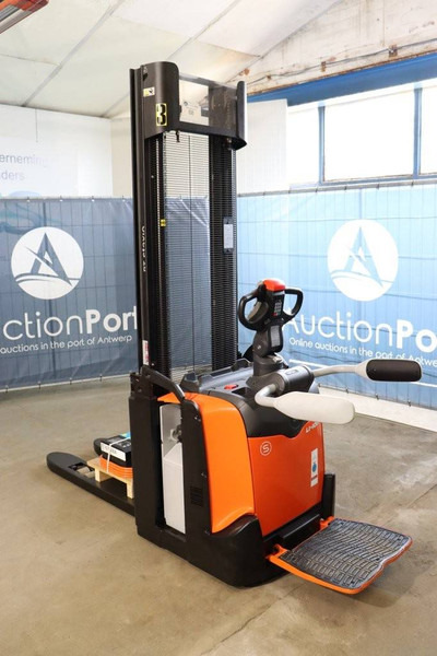 Toyota SPE120 - Stacker: picture 4 Toyota SPE120 - Stacker: picture 4