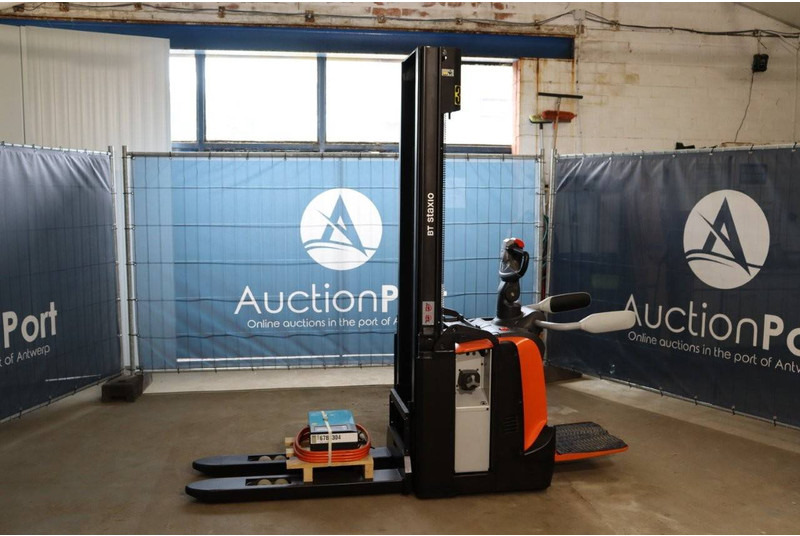 Toyota SPE120 - Stacker: picture 1 Toyota SPE120 - Stacker: picture 1