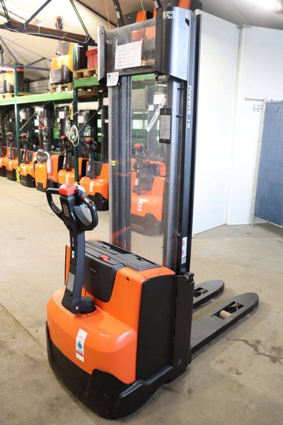 Toyota SWE140 - Stacker: picture 5 Toyota SWE140 - Stacker: picture 5