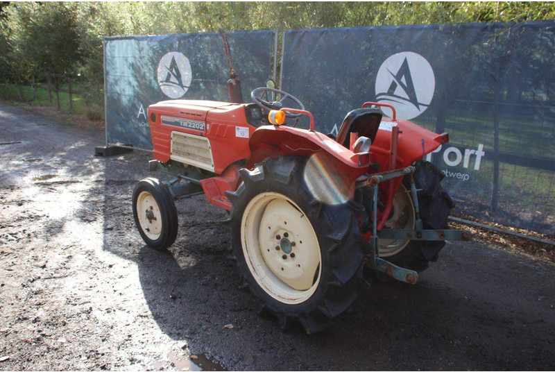 Yanmar YM2202 - Farm tractor: picture 3 Yanmar YM2202 - Farm tractor: picture 3