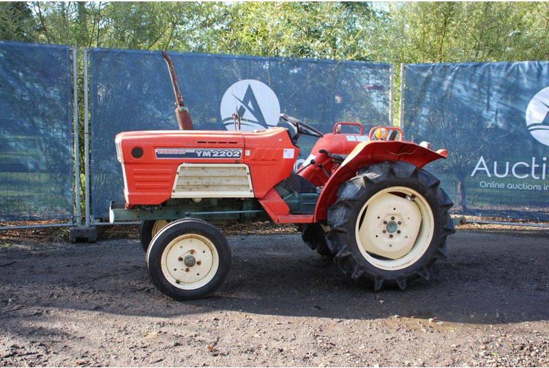 Yanmar YM2202 - Farm tractor: picture 1 Yanmar YM2202 - Farm tractor: picture 1
