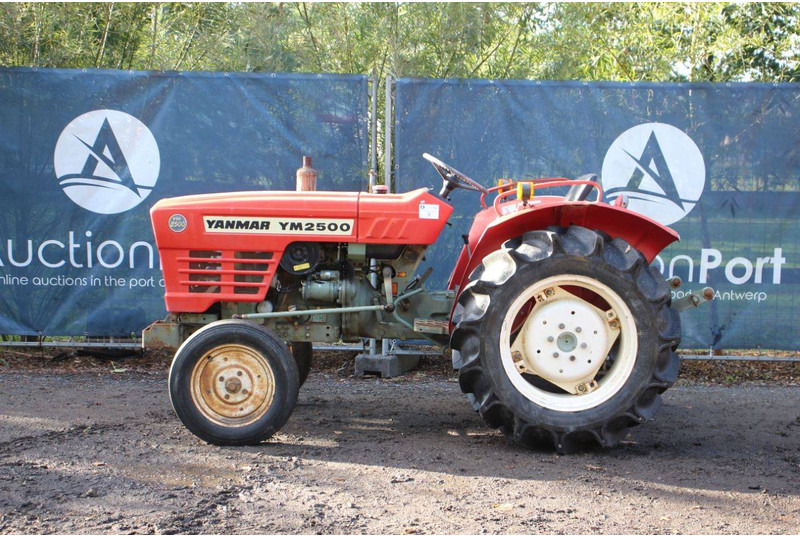 Yanmar YM2500 - Farm tractor: picture 2 Yanmar YM2500 - Farm tractor: picture 2