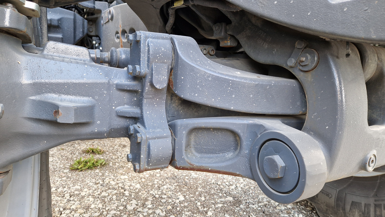 Farm tractor Massey Ferguson 8737: picture 9 Farm tractor Massey Ferguson 8737: picture 9