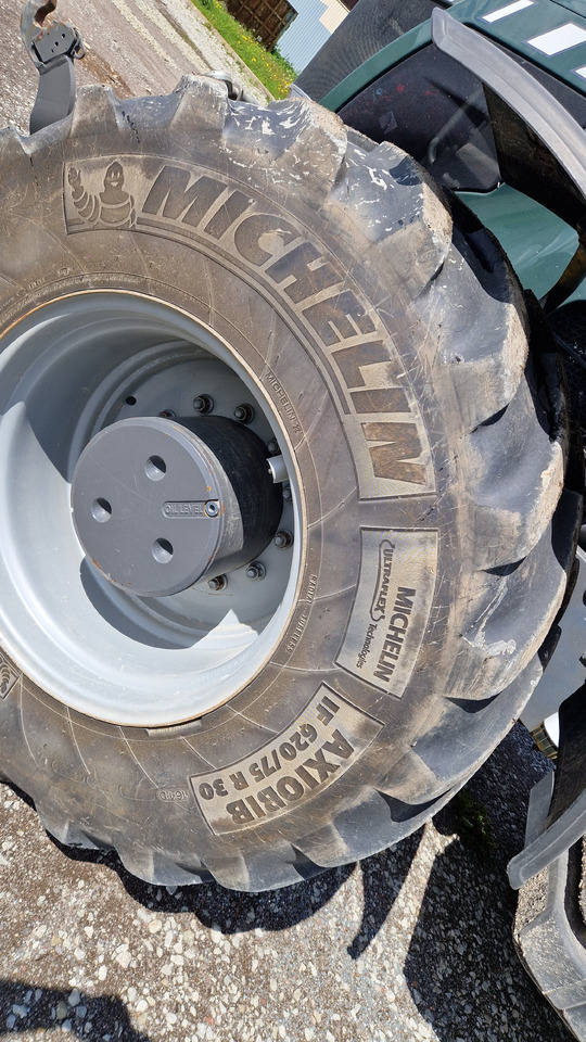 Massey Ferguson 8737 - Farm tractor: picture 5 Massey Ferguson 8737 - Farm tractor: picture 5