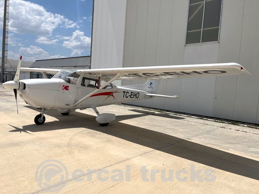 1977 Cessna 172N Diesel TC-EHO Airplane - Ground support equipment: picture 1 1977 Cessna 172N Diesel TC-EHO Airplane - Ground support equipment: picture 1