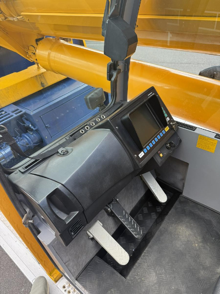 Mobile crane Liebherr LTM 1055-3.1 (05 - 055 855) | 6 x 6: picture 25