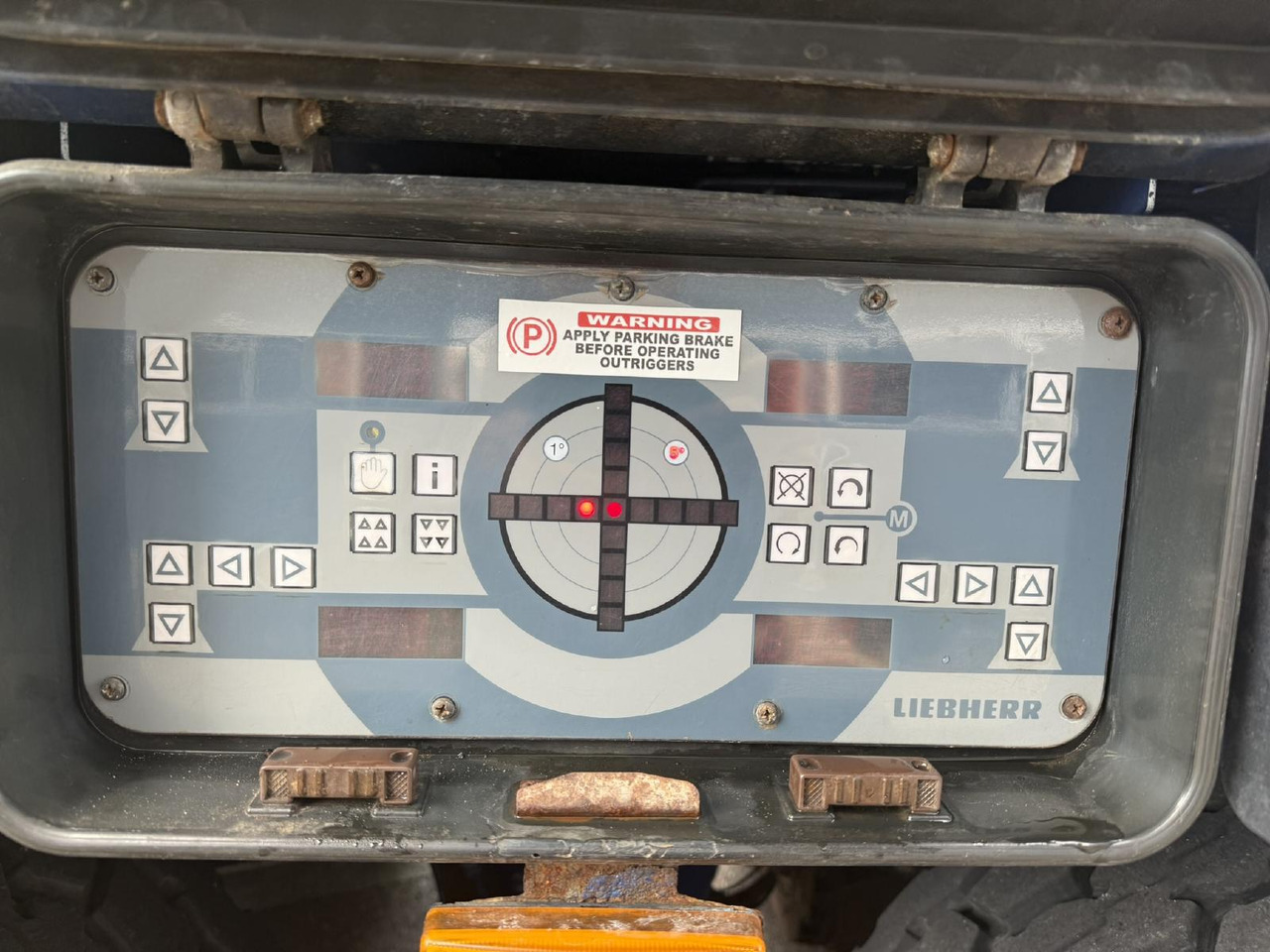Mobile crane Liebherr LTM 1055-3.1 (05 - 055 855) | 6 x 6: picture 10