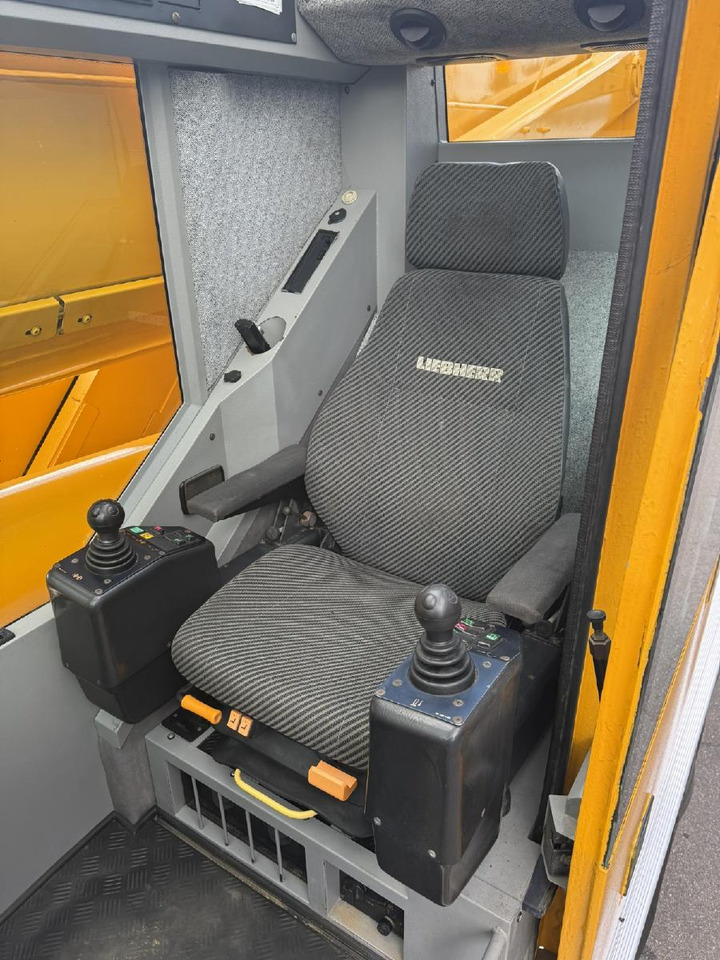 Mobile crane Liebherr LTM 1055-3.1 (05 - 055 855) | 6 x 6: picture 24