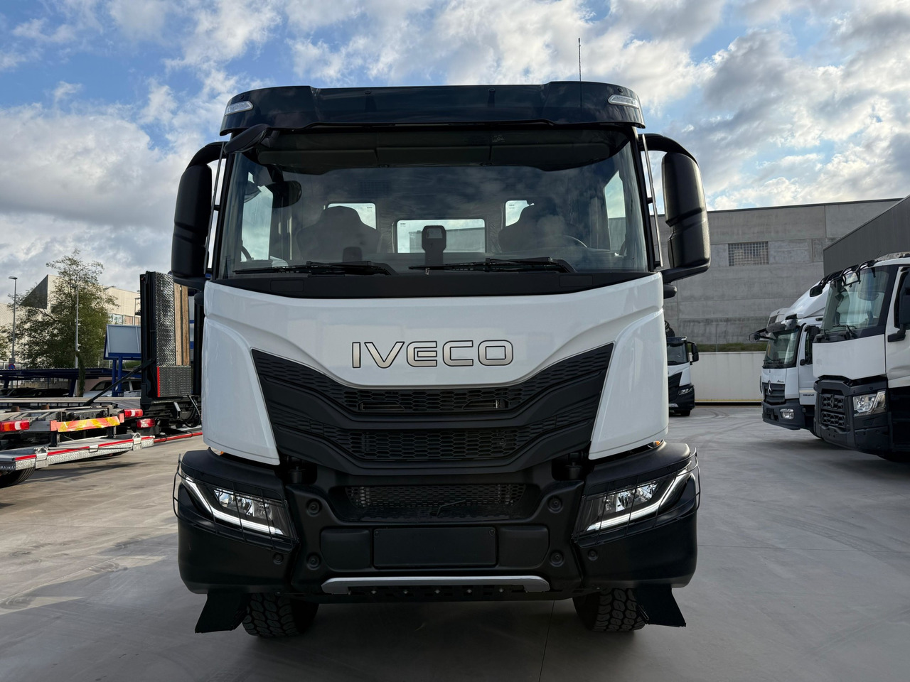 IVECO AD300X46Z OFF X-Way HI-TRACTION E6 (Chassis) - Cab chassis truck: picture 3 IVECO AD300X46Z OFF X-Way HI-TRACTION E6 (Chassis) - Cab chassis truck: picture 3