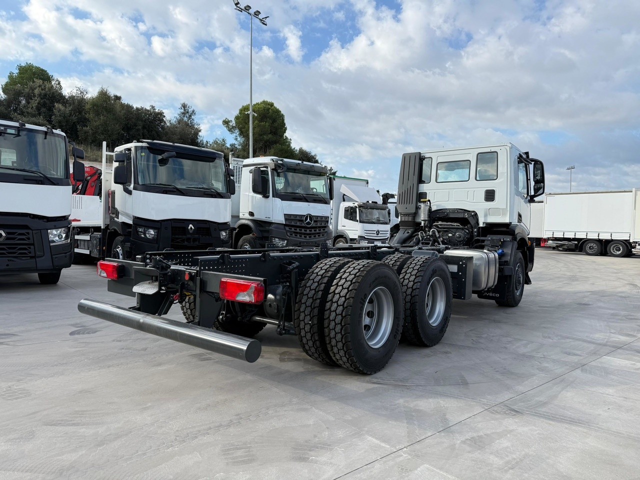 IVECO AD300X46Z OFF X-Way HI-TRACTION E6 (Chassis) - Cab chassis truck: picture 4 IVECO AD300X46Z OFF X-Way HI-TRACTION E6 (Chassis) - Cab chassis truck: picture 4