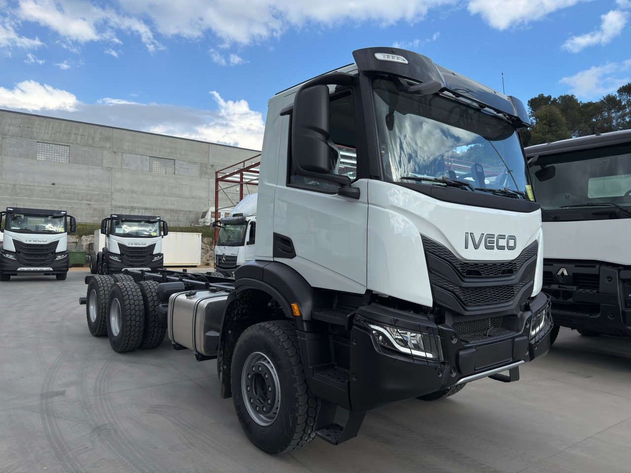 IVECO AD380T46 6x4 E6 (Chassis) - Cab chassis truck: picture 2 IVECO AD380T46 6x4 E6 (Chassis) - Cab chassis truck: picture 2
