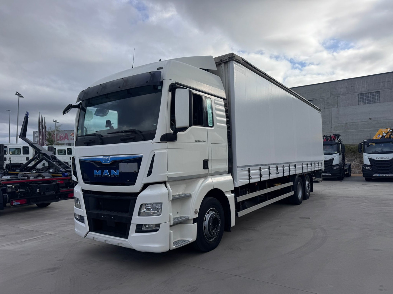 Curtainsider truck MAN 26.360 L TGX E6 (Tauliner): picture 1
