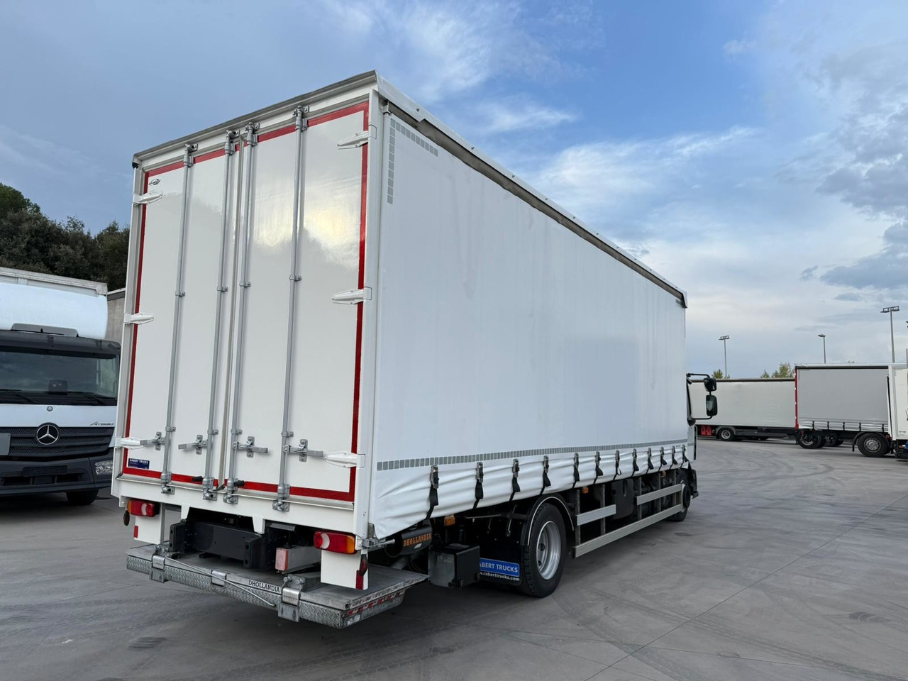 RENAULT D12.240 E6 (Tauliner) - Curtainsider truck: picture 3 RENAULT D12.240 E6 (Tauliner) - Curtainsider truck: picture 3