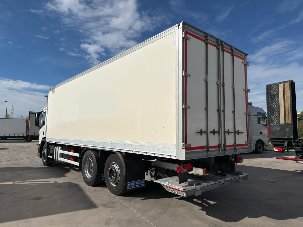 SCANIA P360 E6 (VAN) - Box truck: picture 3 SCANIA P360 E6 (VAN) - Box truck: picture 3