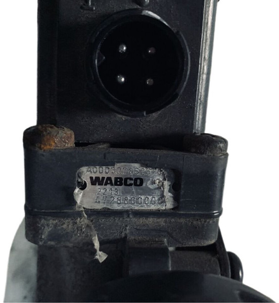 Mercedes-Benz 1824 - Valve: picture 2 Mercedes-Benz 1824 - Valve: picture 2