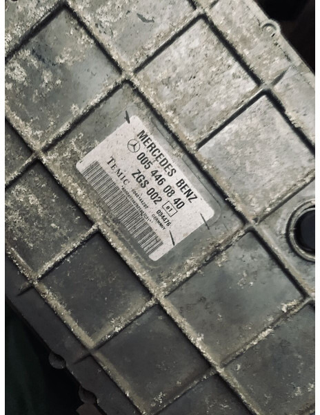 Mercedes-Benz 1824 - ECU: picture 3 Mercedes-Benz 1824 - ECU: picture 3