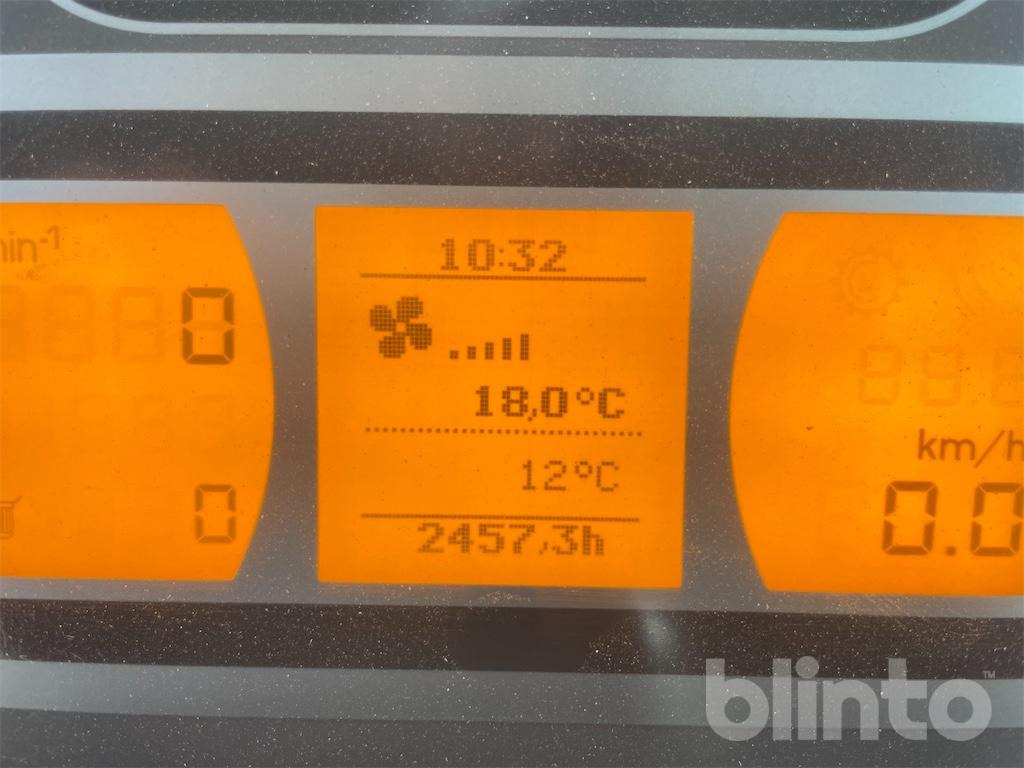 Fendt Vario 826 - Farm tractor: picture 5 Fendt Vario 826 - Farm tractor: picture 5