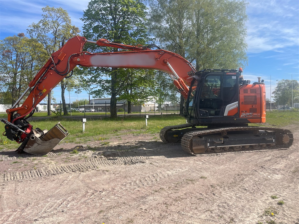 Hitachi ZX225USLC-7 - Crawler excavator: picture 1 Hitachi ZX225USLC-7 - Crawler excavator: picture 1