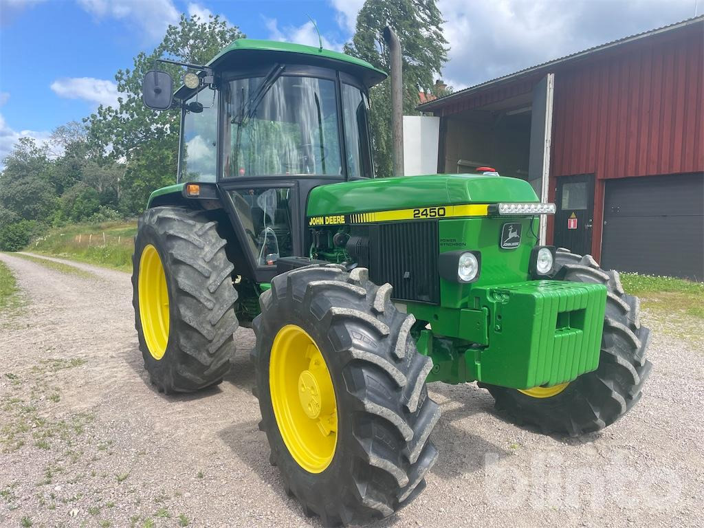 JOHN DEERE 2450 - Farm tractor: picture 1 JOHN DEERE 2450 - Farm tractor: picture 1
