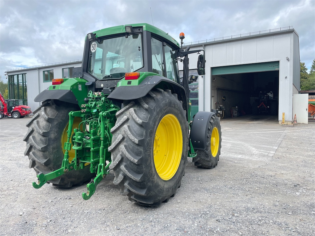 John Deere 6810 - Farm tractor: picture 4 John Deere 6810 - Farm tractor: picture 4