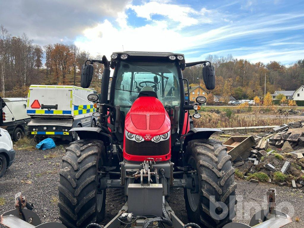 MASSEY FERGUSON 5710 S DYNA 4 - Farm tractor: picture 2 MASSEY FERGUSON 5710 S DYNA 4 - Farm tractor: picture 2