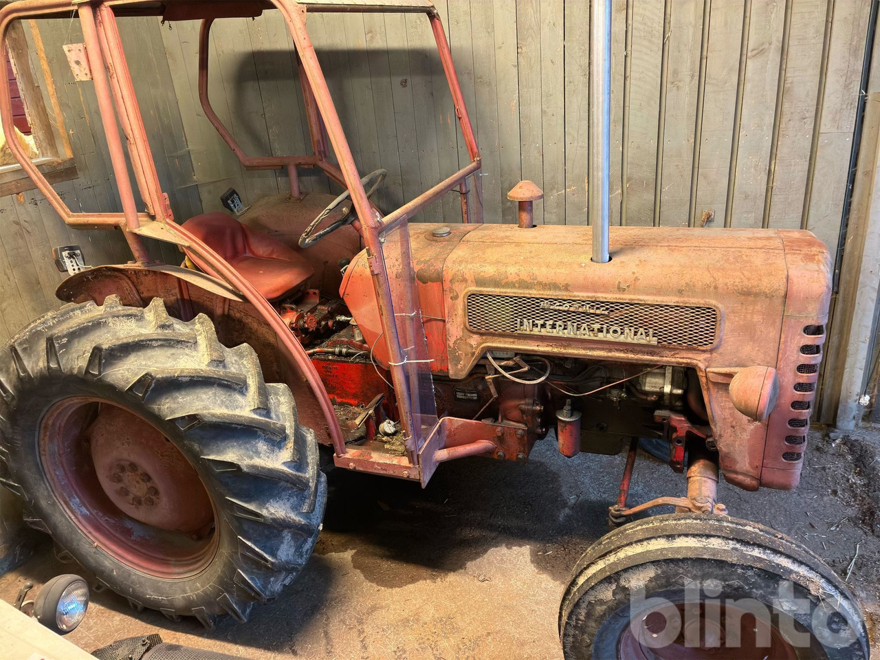 MC CORMICK B-275 - Farm tractor: picture 3 MC CORMICK B-275 - Farm tractor: picture 3