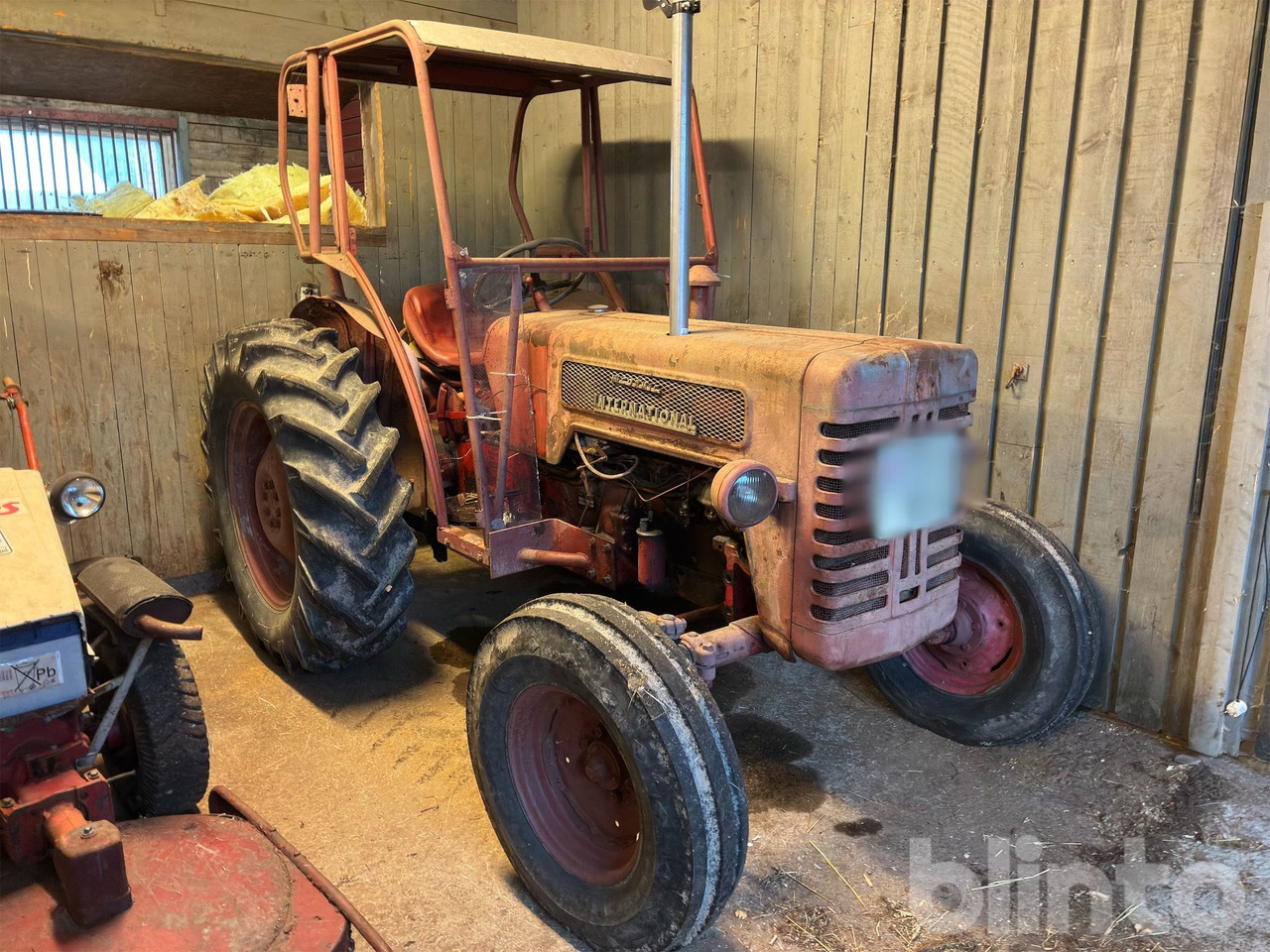 MC CORMICK B-275 - Farm tractor: picture 2 MC CORMICK B-275 - Farm tractor: picture 2