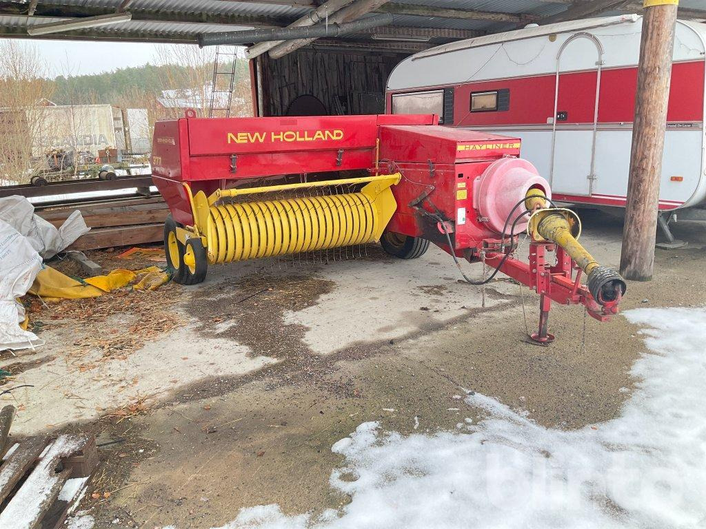 New Holland 377 - Square baler: picture 2 New Holland 377 - Square baler: picture 2