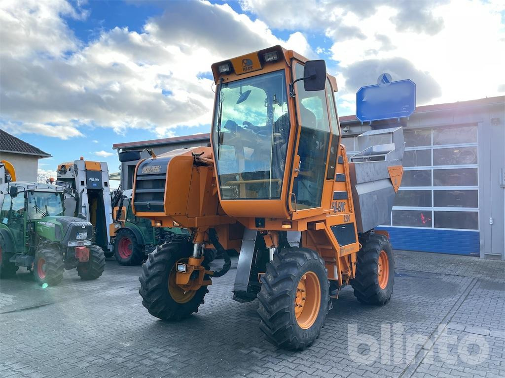 Pellenc 3200 (2000) - Grape harvesting machine: picture 1 Pellenc 3200 (2000) - Grape harvesting machine: picture 1