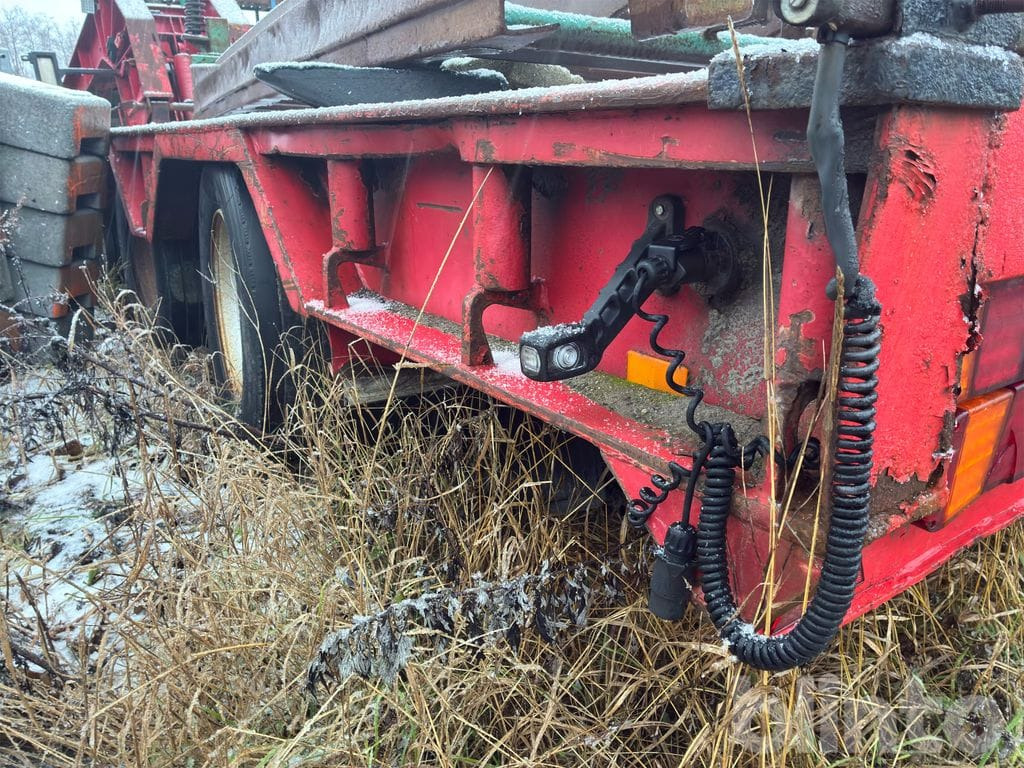 TRAILERSPEC. AB T-70-3-K - Low loader semi-trailer: picture 4 TRAILERSPEC. AB T-70-3-K - Low loader semi-trailer: picture 4