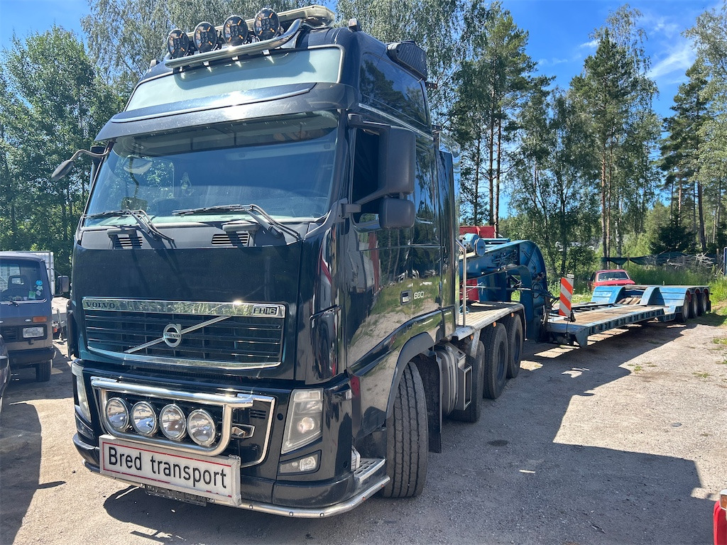 Dragbil / VOLVO FH16 660 med 5:e axel och maskinsläp / Säljes som ekipage - Tractor unit, Autotransporter semi-trailer: picture 1 Dragbil / VOLVO FH16 660 med 5:e axel och maskinsläp / Säljes som ekipage - Tractor unit, Autotransporter semi-trailer: picture 1