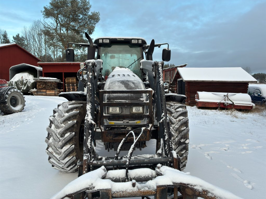 VALTRA T202 med lastare - Farm tractor: picture 2 VALTRA T202 med lastare - Farm tractor: picture 2