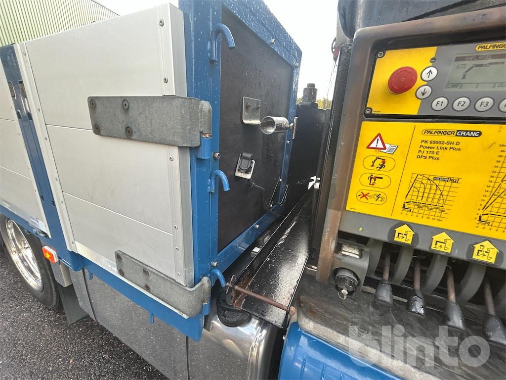 Dropside/ Flatbed truck, Crane truck VOLVO FH 8*4 Palfinger PK: picture 36