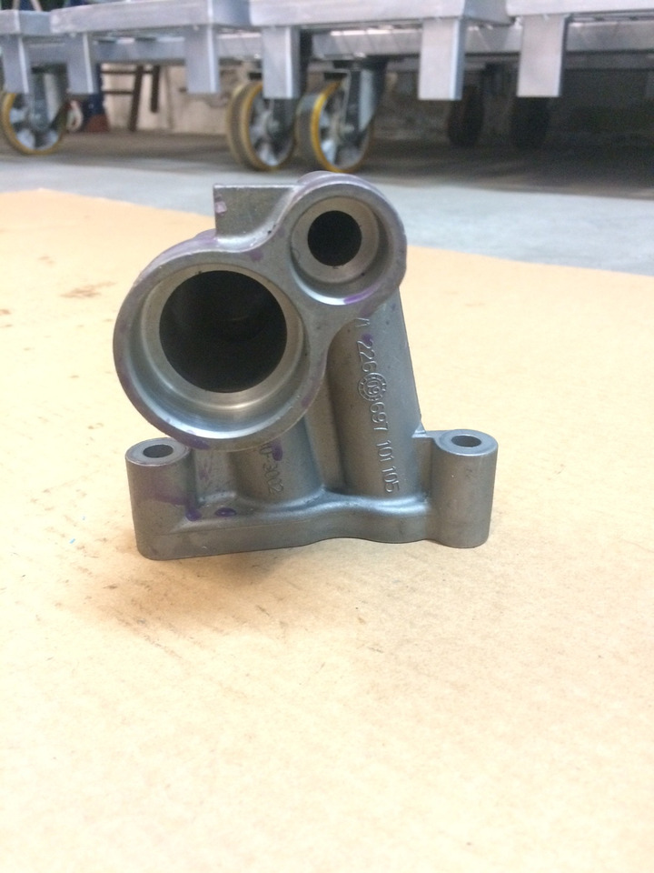 FLANGIA DI COLLEGAMENTO MODULO OLIO MAN 51054406000 - Engine and parts for Truck: picture 4 FLANGIA DI COLLEGAMENTO MODULO OLIO MAN 51054406000 - Engine and parts for Truck: picture 4