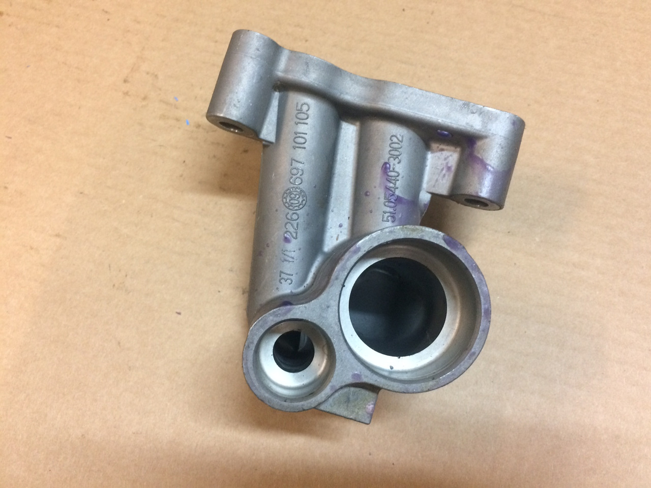 Spare parts for Truck FLANGIA DI COLLEGAMENTO MODULO OLIO MAN 51054406000: picture 7