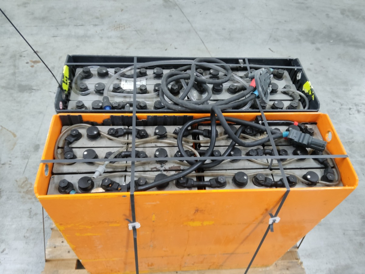 Weitere 2XBATTERIEN - Construction machinery: picture 3 Weitere 2XBATTERIEN - Construction machinery: picture 3