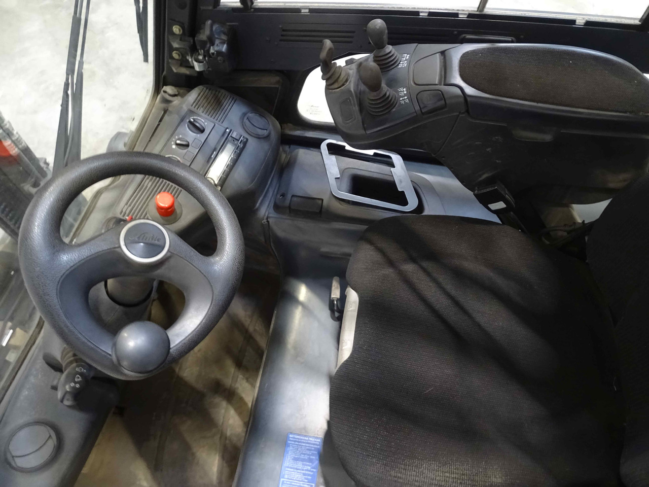 Linde E30 - Electric forklift: picture 3 Linde E30 - Electric forklift: picture 3