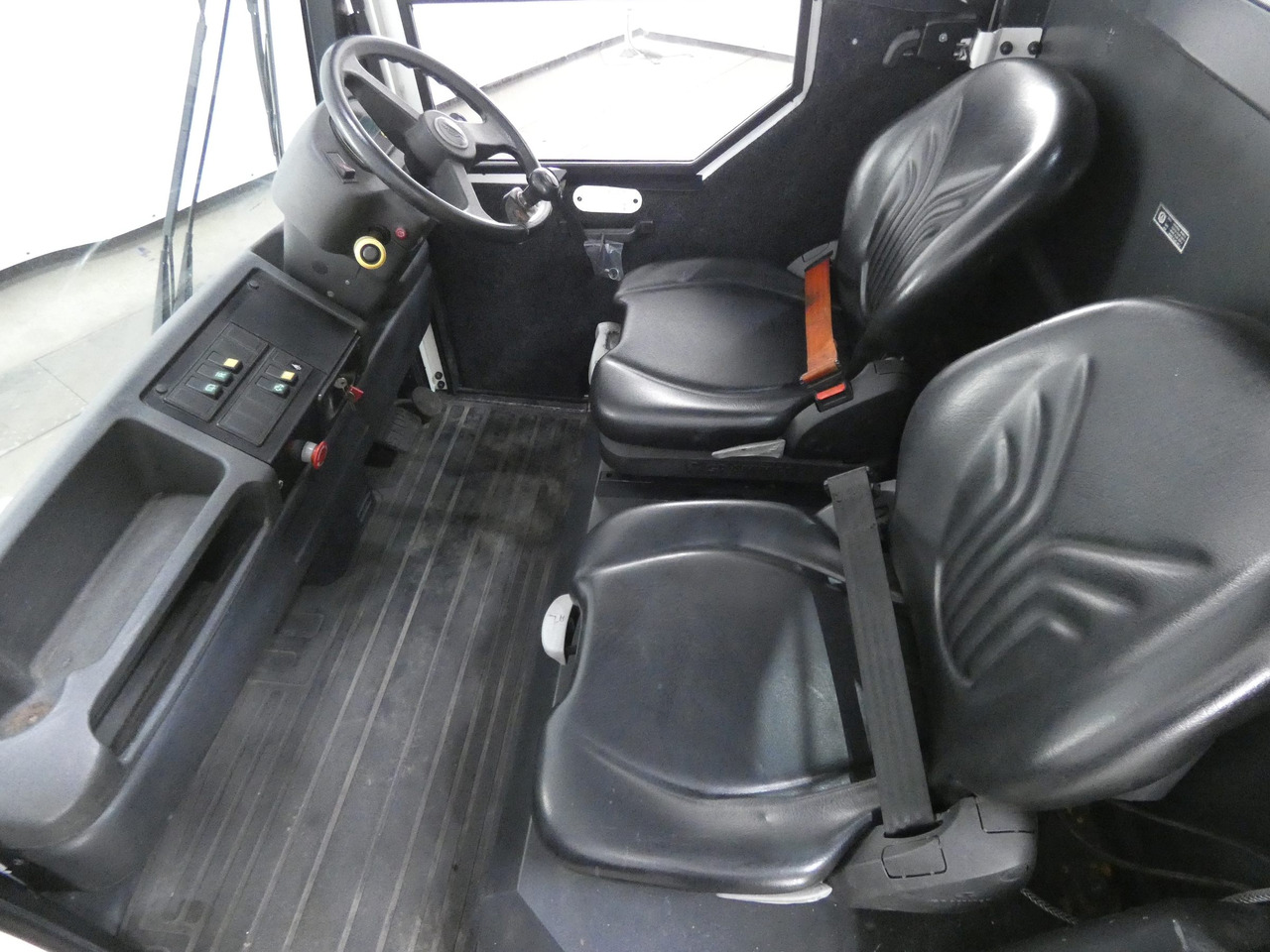 Linde P250 - Tow tractor: picture 3 Linde P250 - Tow tractor: picture 3