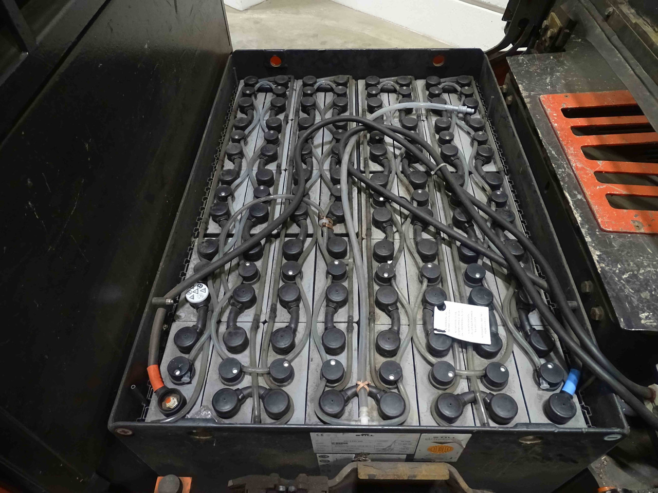 Linde P250 - Tow tractor: picture 4 Linde P250 - Tow tractor: picture 4