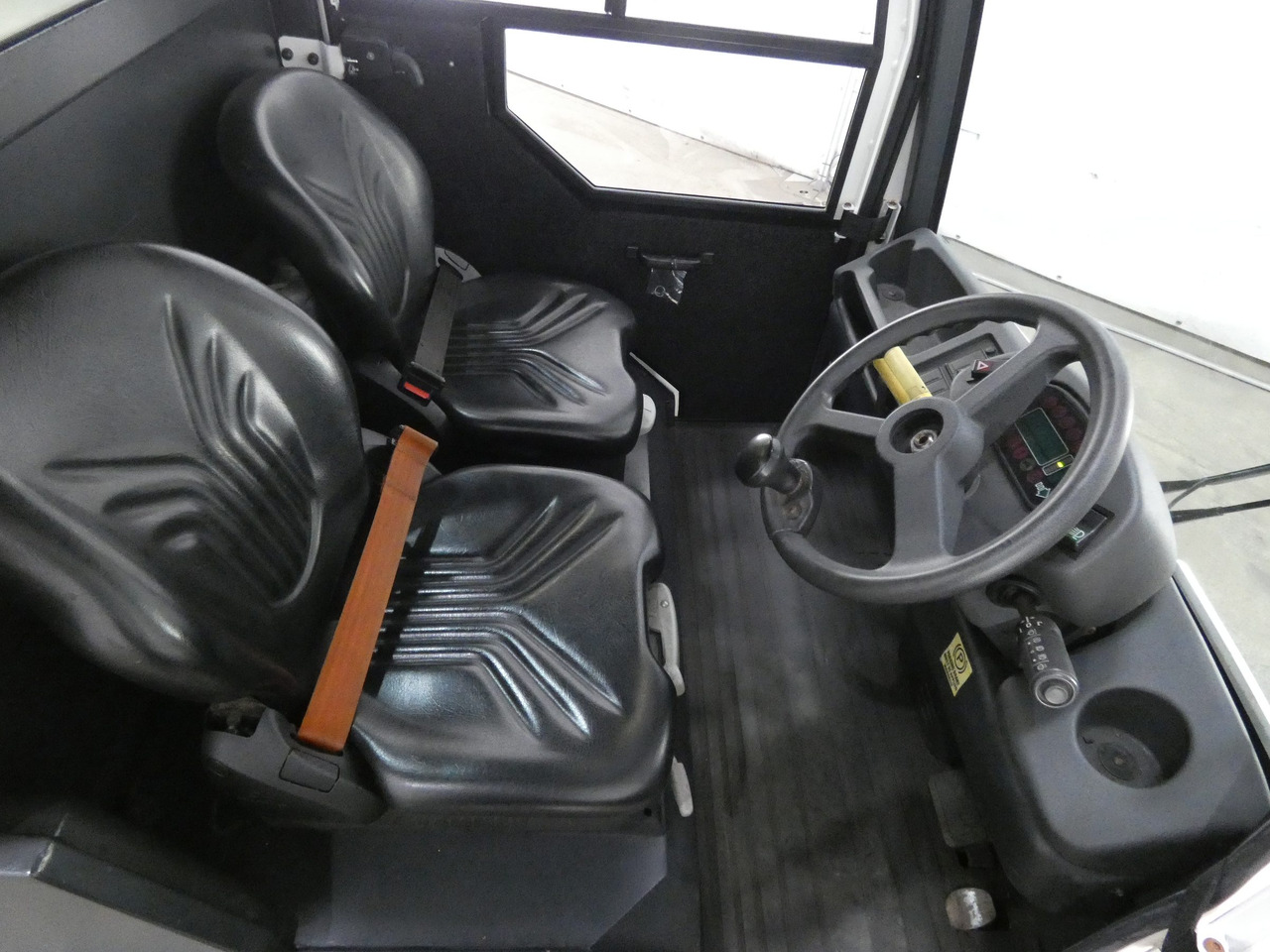 Linde P250 - Tow tractor: picture 3 Linde P250 - Tow tractor: picture 3