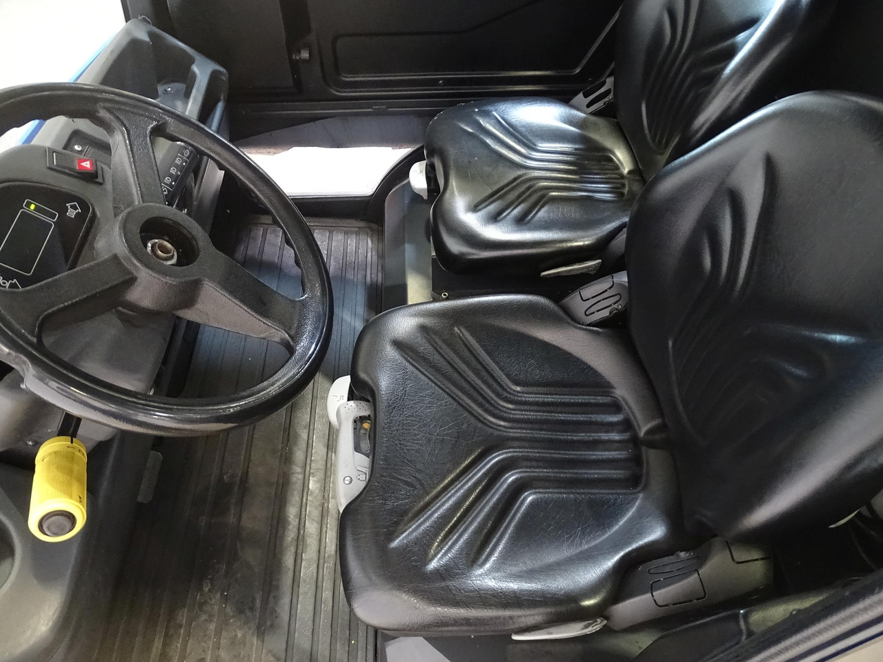 Linde P250 - Tow tractor: picture 3 Linde P250 - Tow tractor: picture 3