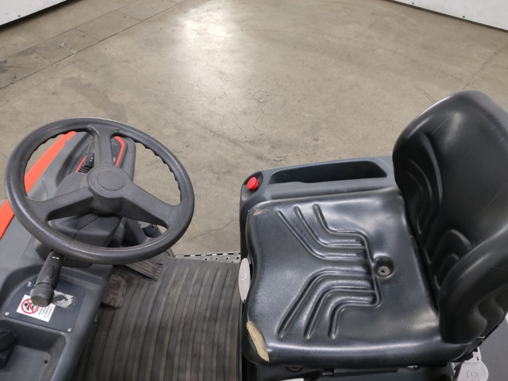 Linde P60 - Tow tractor: picture 3 Linde P60 - Tow tractor: picture 3