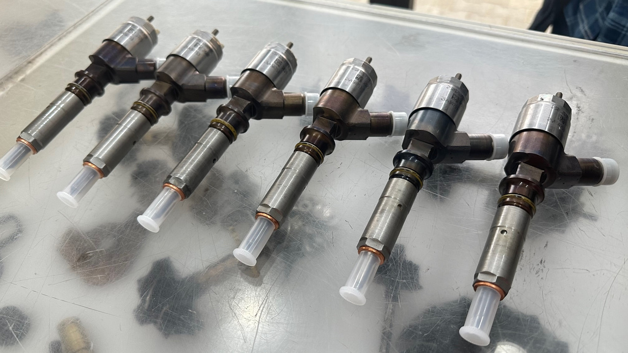 CATERPILLAR Injector 2645A753 - Injector for Construction machinery: picture 4 CATERPILLAR Injector 2645A753 - Injector for Construction machinery: picture 4