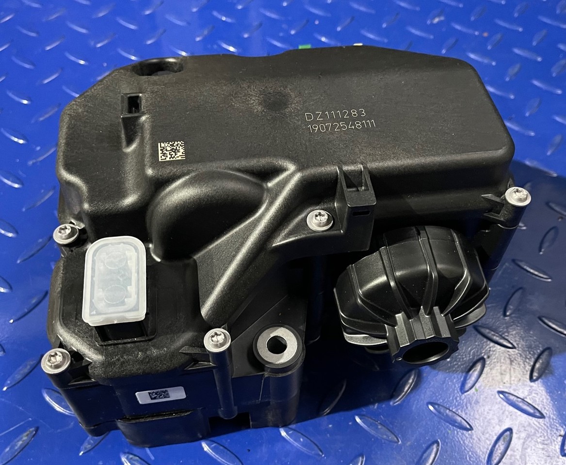 John Deere 8400 Harvester SCR Pump DZ111283 - Muffler/ Exhaust system for Harvester: picture 1 John Deere 8400 Harvester SCR Pump DZ111283 - Muffler/ Exhaust system for Harvester: picture 1