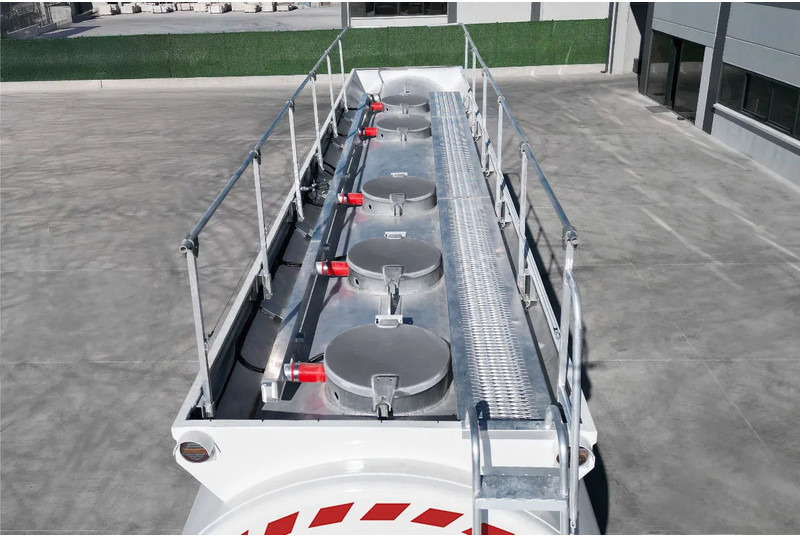 Diversen EFEMMAK Fuel tank semi-trailer 36.000 liter ADR - Tank semi-trailer: picture 5 Diversen EFEMMAK Fuel tank semi-trailer 36.000 liter ADR - Tank semi-trailer: picture 5
