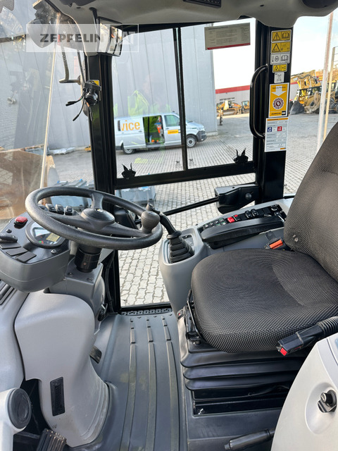 Wheel loader Cat 908M: picture 7 Wheel loader Cat 908M: picture 7