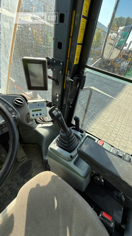 Wheel loader Hitachi ZW250-6: picture 8