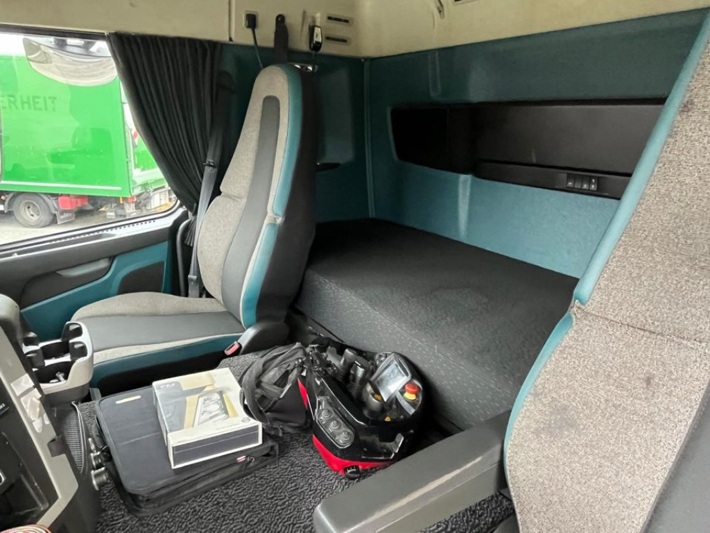 VOLVO (S) Truck FM 420 6x2 Pritsche Heckkran 27m t,Funk,Jib ,E6 - Dropside/ Flatbed truck, Crane truck: picture 3 VOLVO (S) Truck FM 420 6x2 Pritsche Heckkran 27m t,Funk,Jib ,E6 - Dropside/ Flatbed truck, Crane truck: picture 3