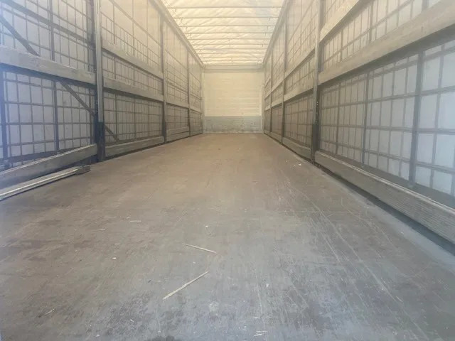 Schmitz Cargobull SCB ,schuifzeil/dak met onderschuifklep ,alcoa , kisten en veiligheidszeil. - Curtainsider semi-trailer: picture 5 Schmitz Cargobull SCB ,schuifzeil/dak met onderschuifklep ,alcoa , kisten en veiligheidszeil. - Curtainsider semi-trailer: picture 5